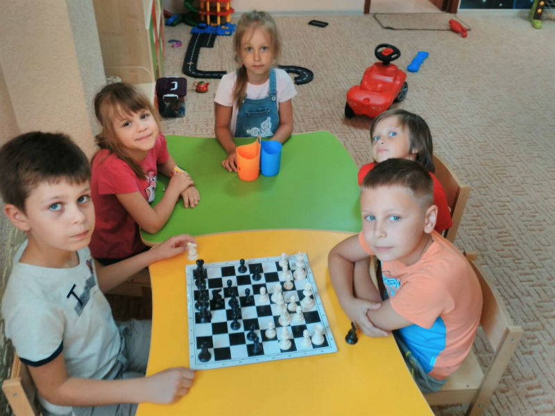 Шахматы для детей в Симферополе: «Планета детства»