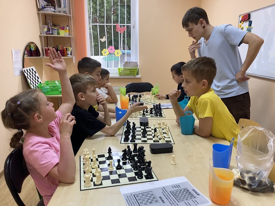 Научим ребенка игре в шахматы в Симферополе 